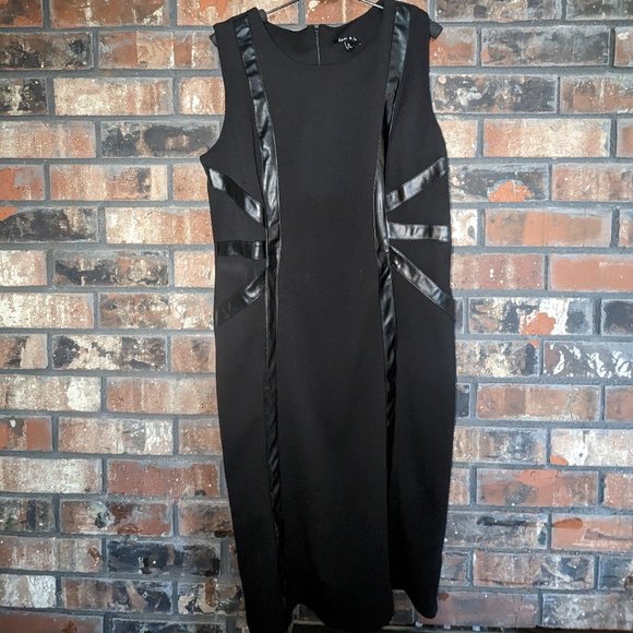 Black Dress with shape. - Picture 1 of 3